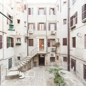 Apartment Campiello Chiesa, By Short Holidays, Venice